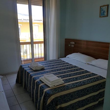 Hotel Acapulco Rimini Buitenkant foto