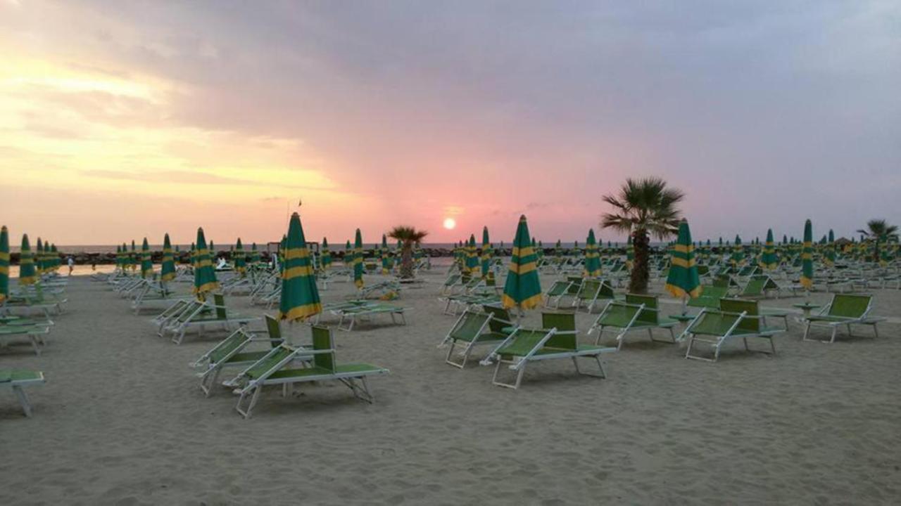 Hotel Acapulco Rimini Buitenkant foto